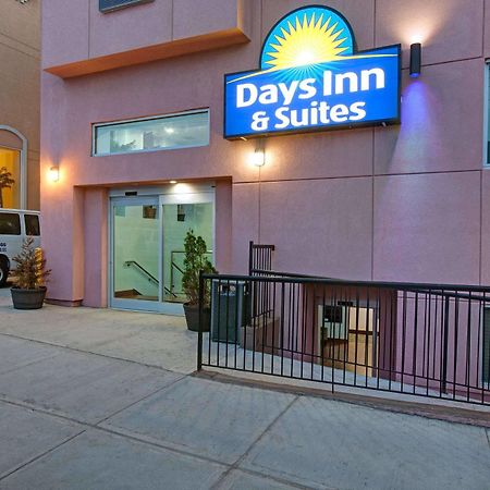 Days Inn & Suites By Wyndham Ozone Park/Jfk Airport New York Bagian luar foto