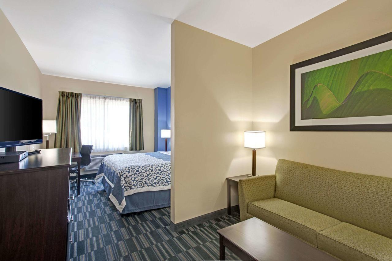 Days Inn & Suites By Wyndham Ozone Park/Jfk Airport New York Bagian luar foto