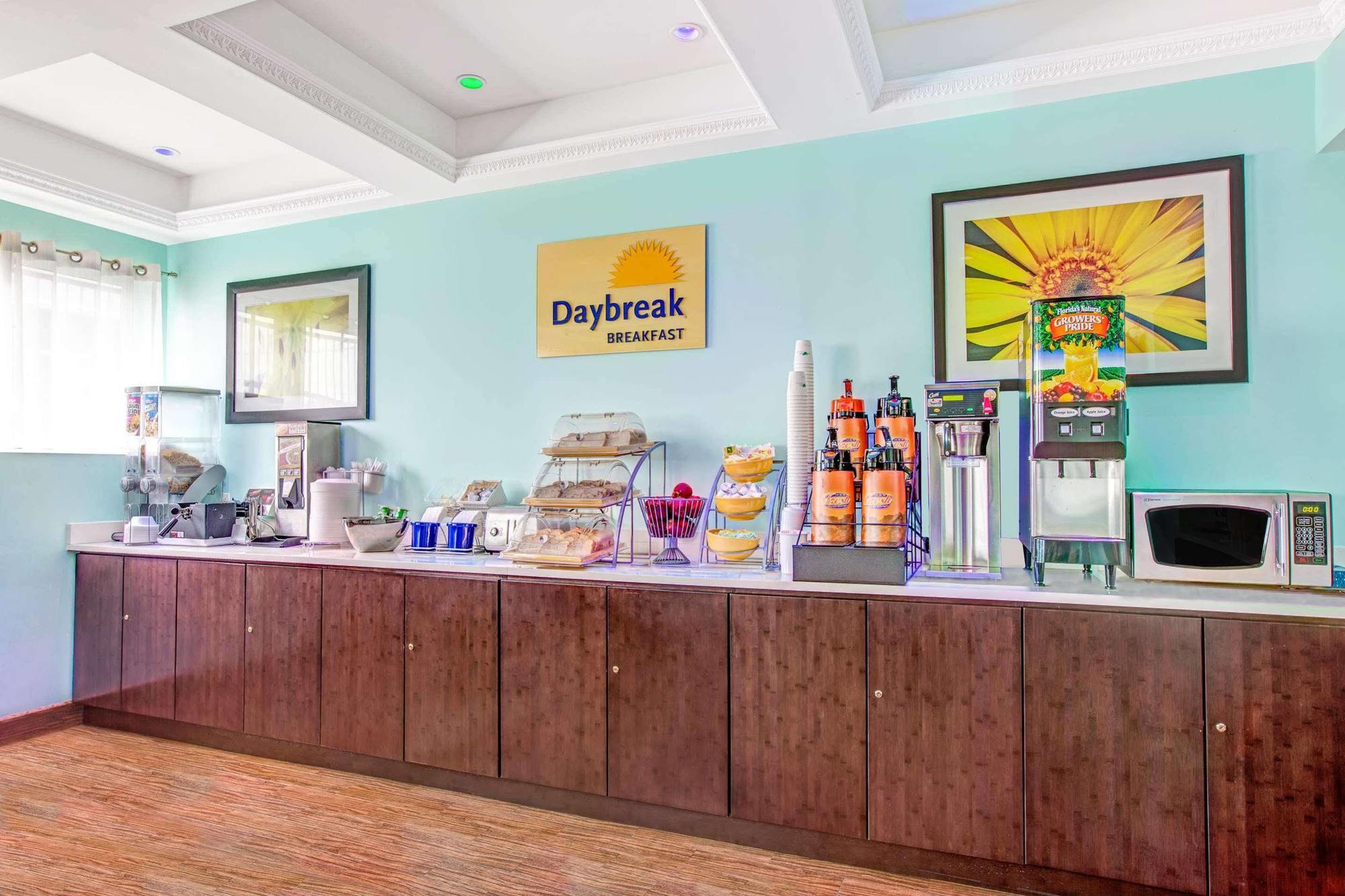 Days Inn & Suites By Wyndham Ozone Park/Jfk Airport New York Bagian luar foto
