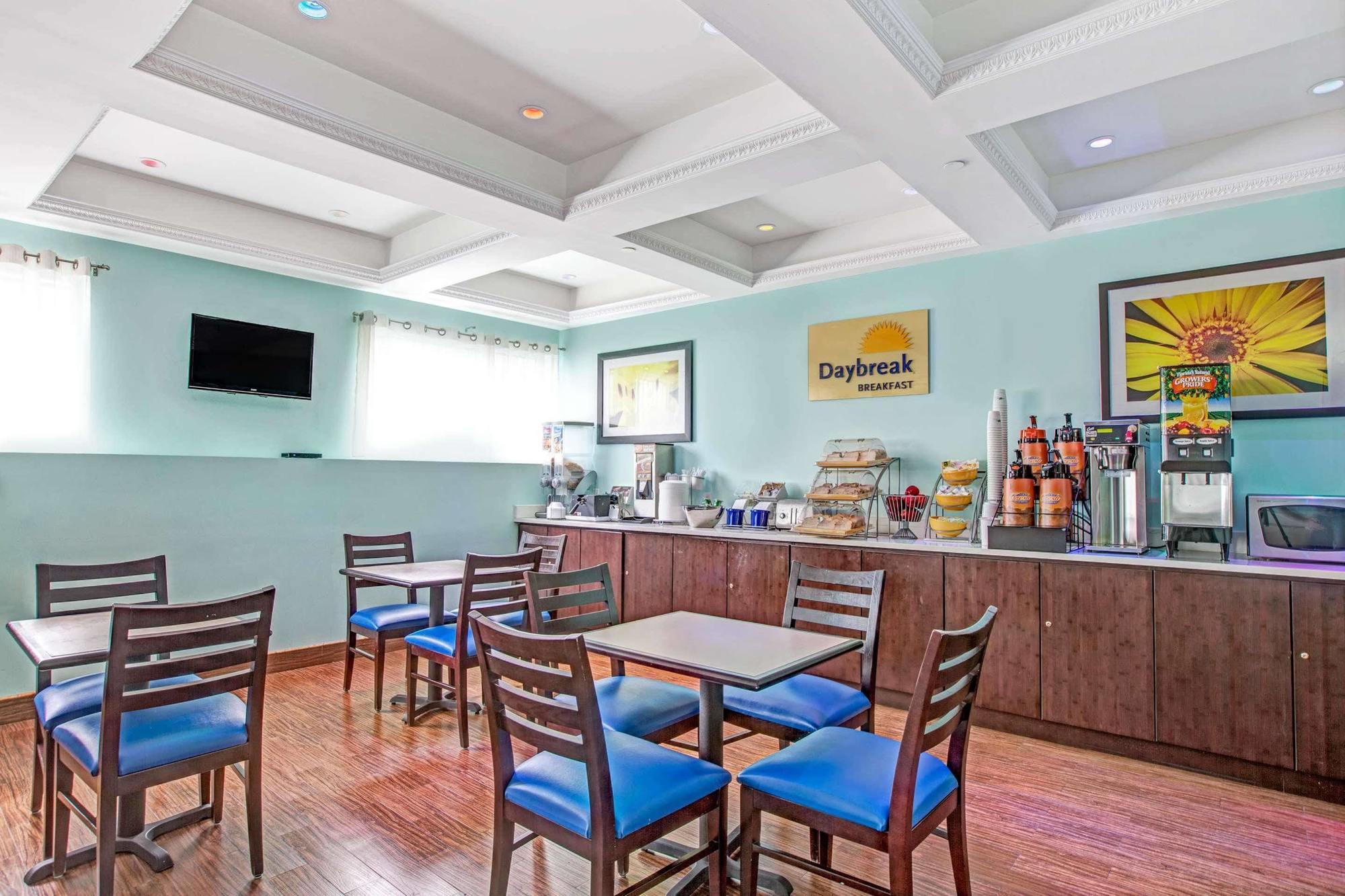 Days Inn & Suites By Wyndham Ozone Park/Jfk Airport New York Bagian luar foto