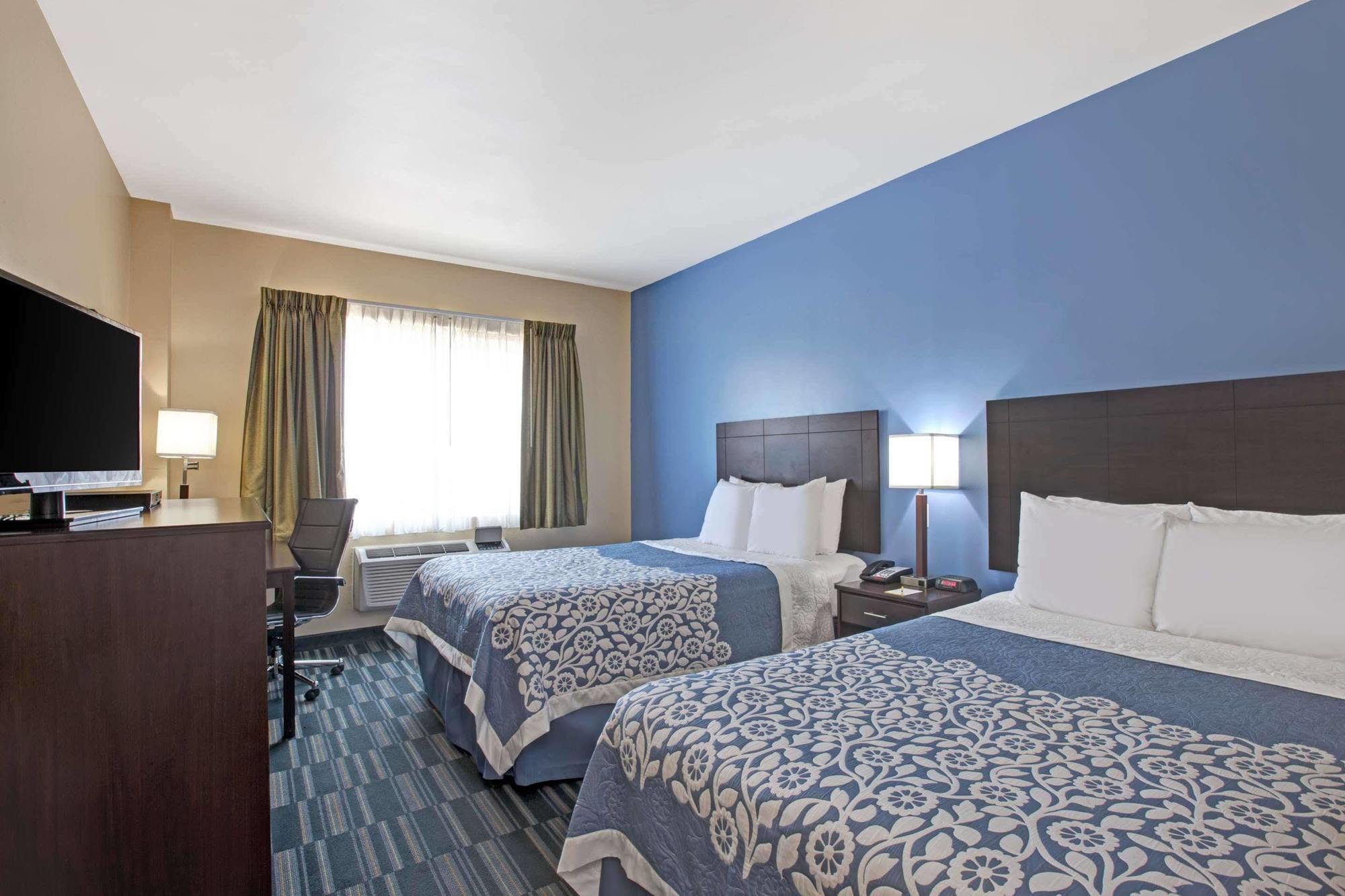Days Inn & Suites By Wyndham Ozone Park/Jfk Airport New York Bagian luar foto