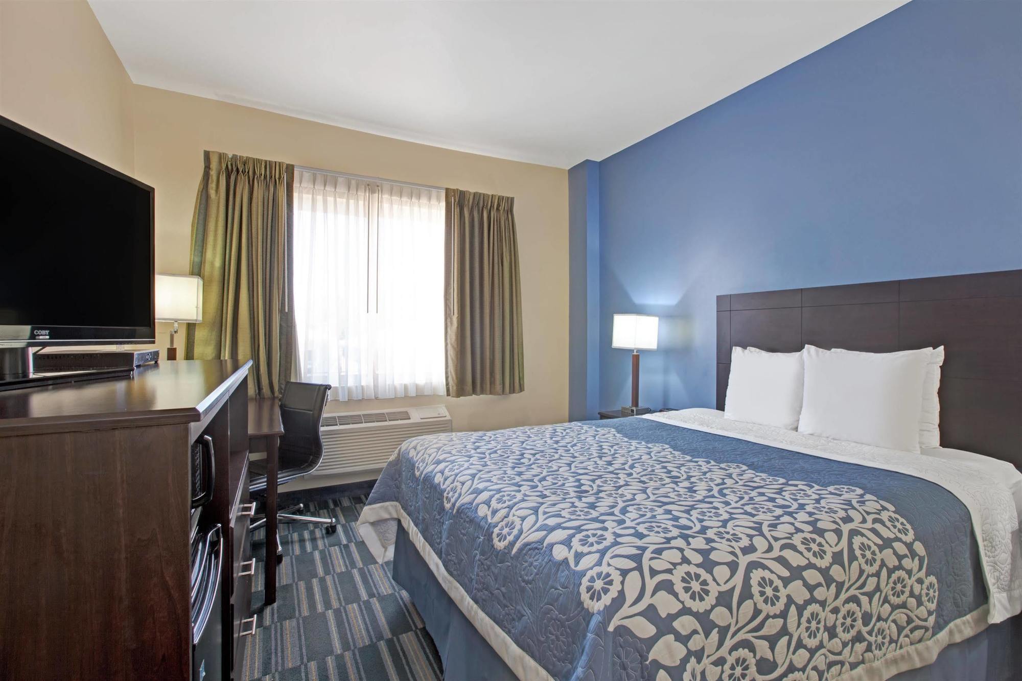 Days Inn & Suites By Wyndham Ozone Park/Jfk Airport New York Bagian luar foto