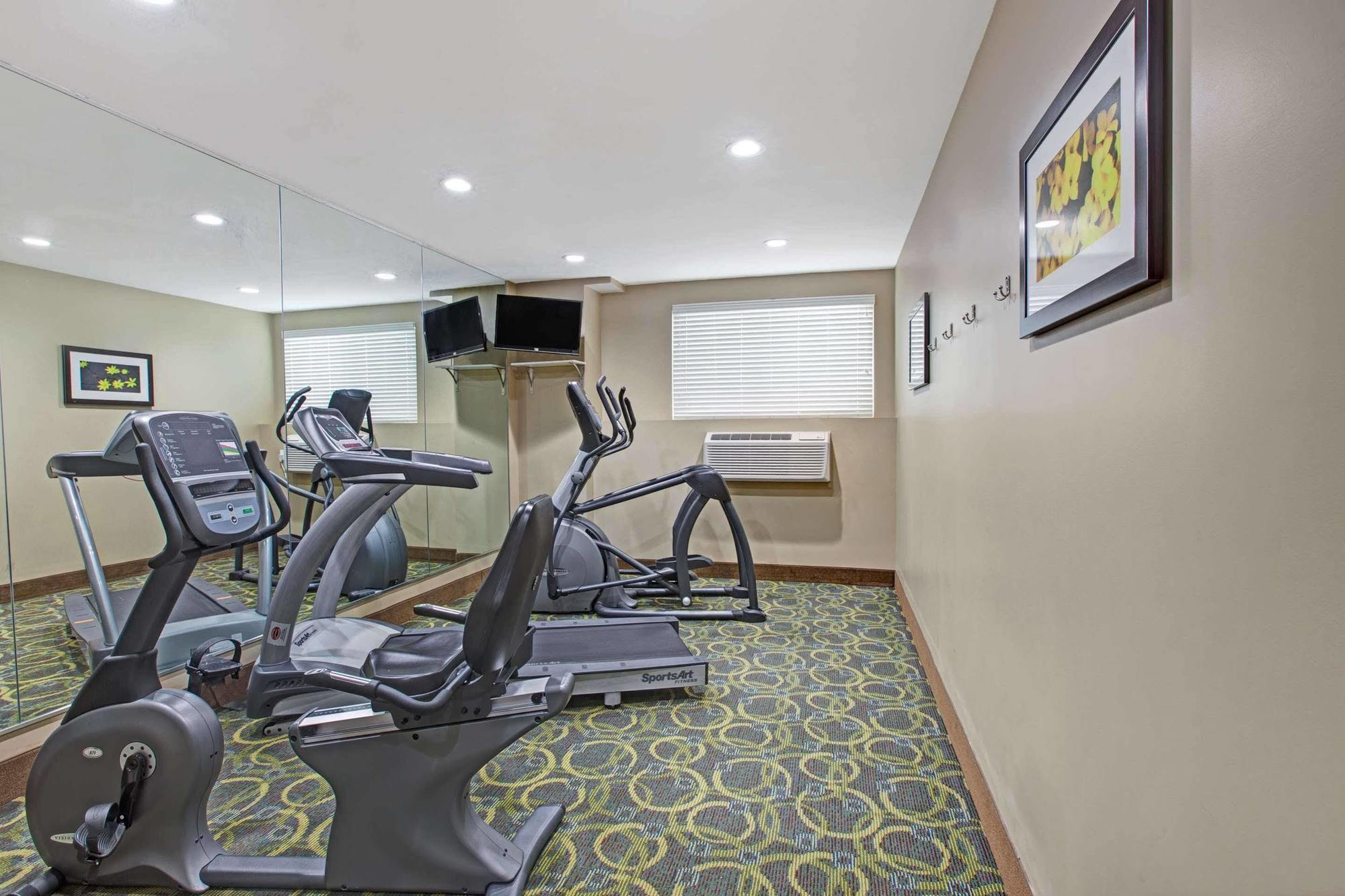 Days Inn & Suites By Wyndham Ozone Park/Jfk Airport New York Bagian luar foto