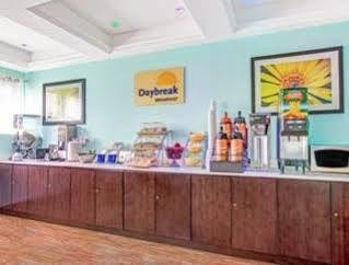 Days Inn & Suites By Wyndham Ozone Park/Jfk Airport New York Bagian luar foto
